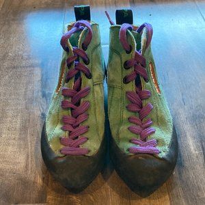 Vintage scarpa climbing shoes